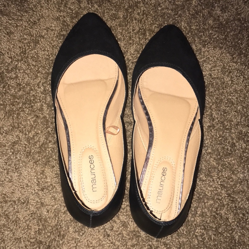 NWOT black pointed flats